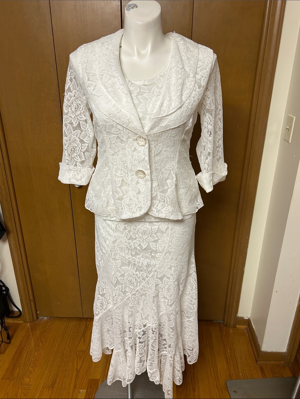 Elegant White Lace Women's Dress and Jacket Set